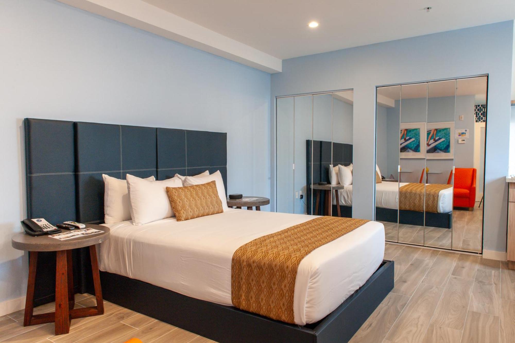 Oceanside Hotel And Suites Miami Beach Bagian luar foto