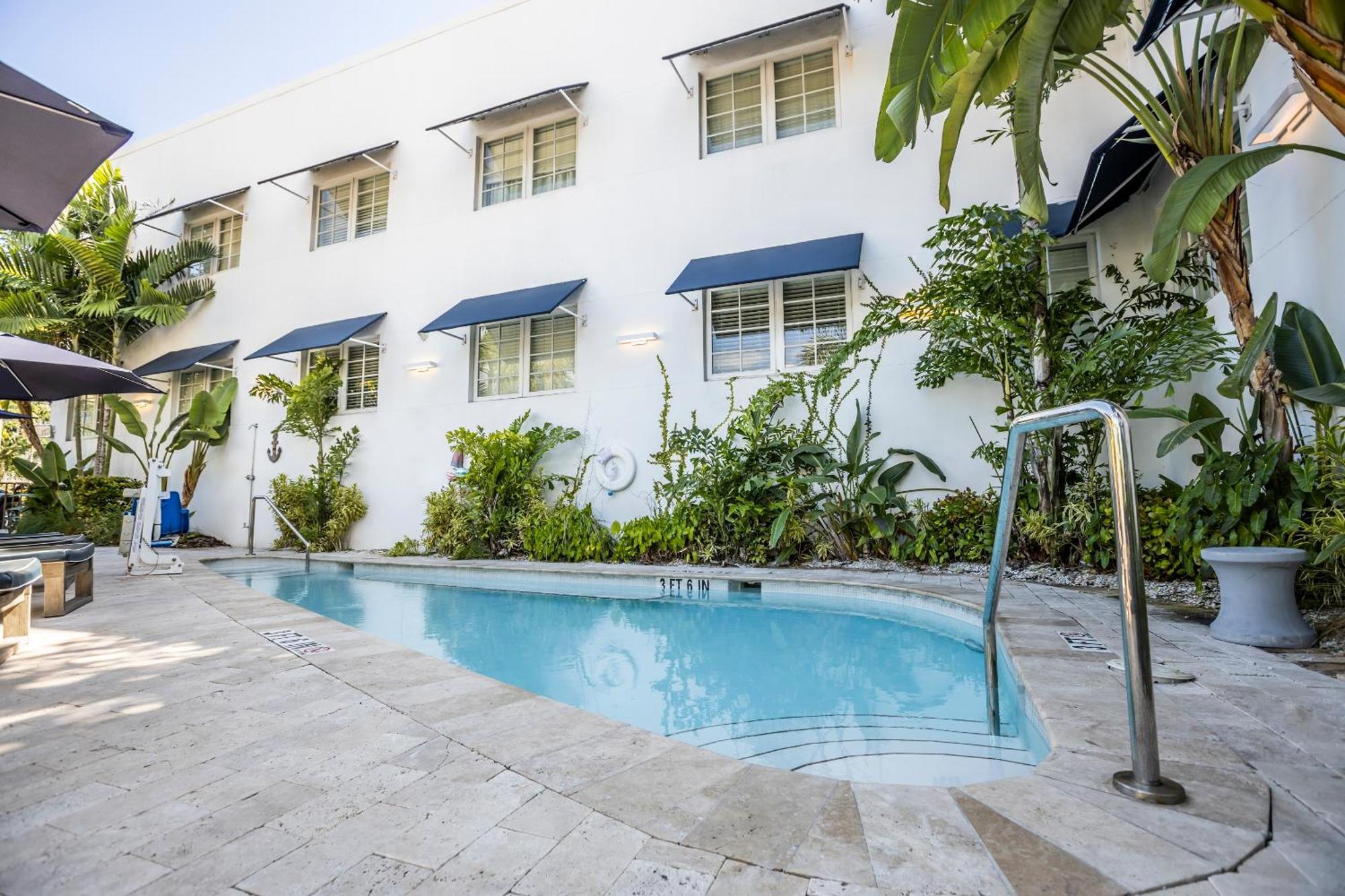 Oceanside Hotel And Suites Miami Beach Bagian luar foto